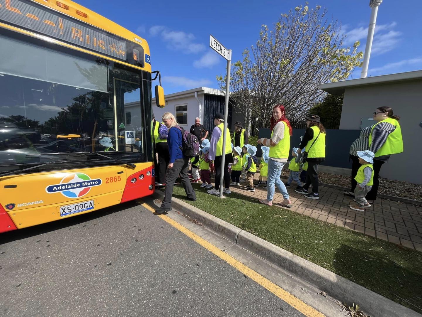 Kids boarding bus 